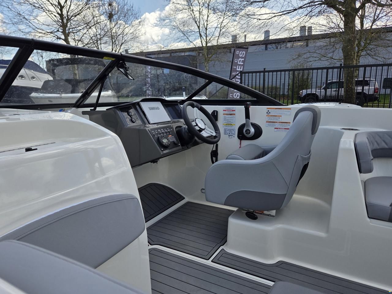 Bayliner VR6 - MY2025 - 250HP - full options