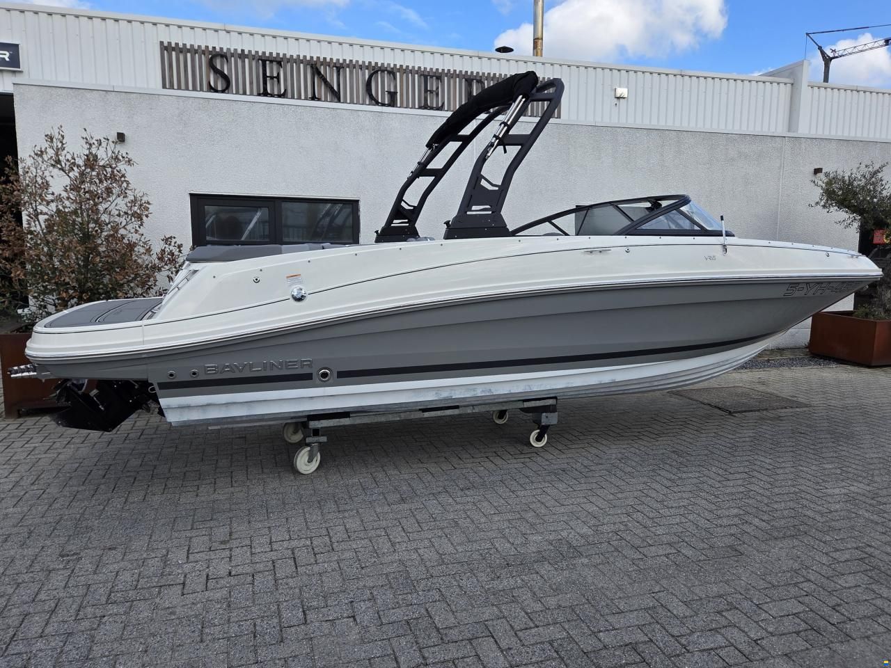 Bayliner VR6 - MY2025 - 250HP - full options