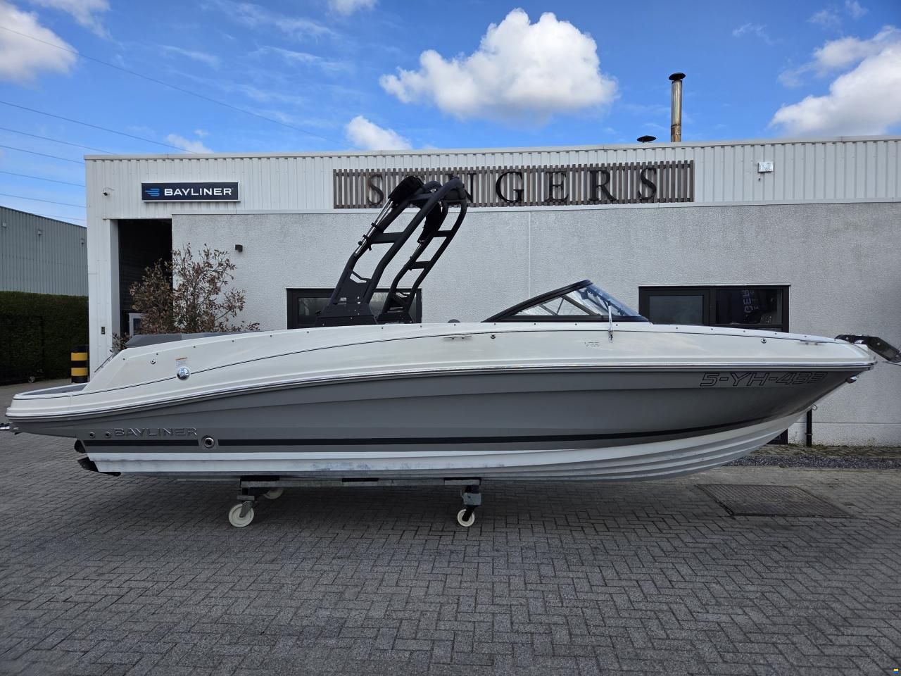 Bayliner VR6 - MY2025 - 250HP - full options