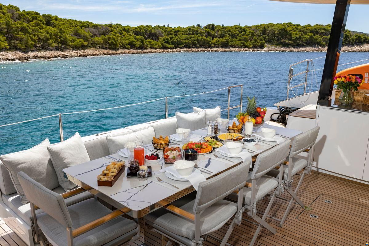 Sunreef 60 SAILING