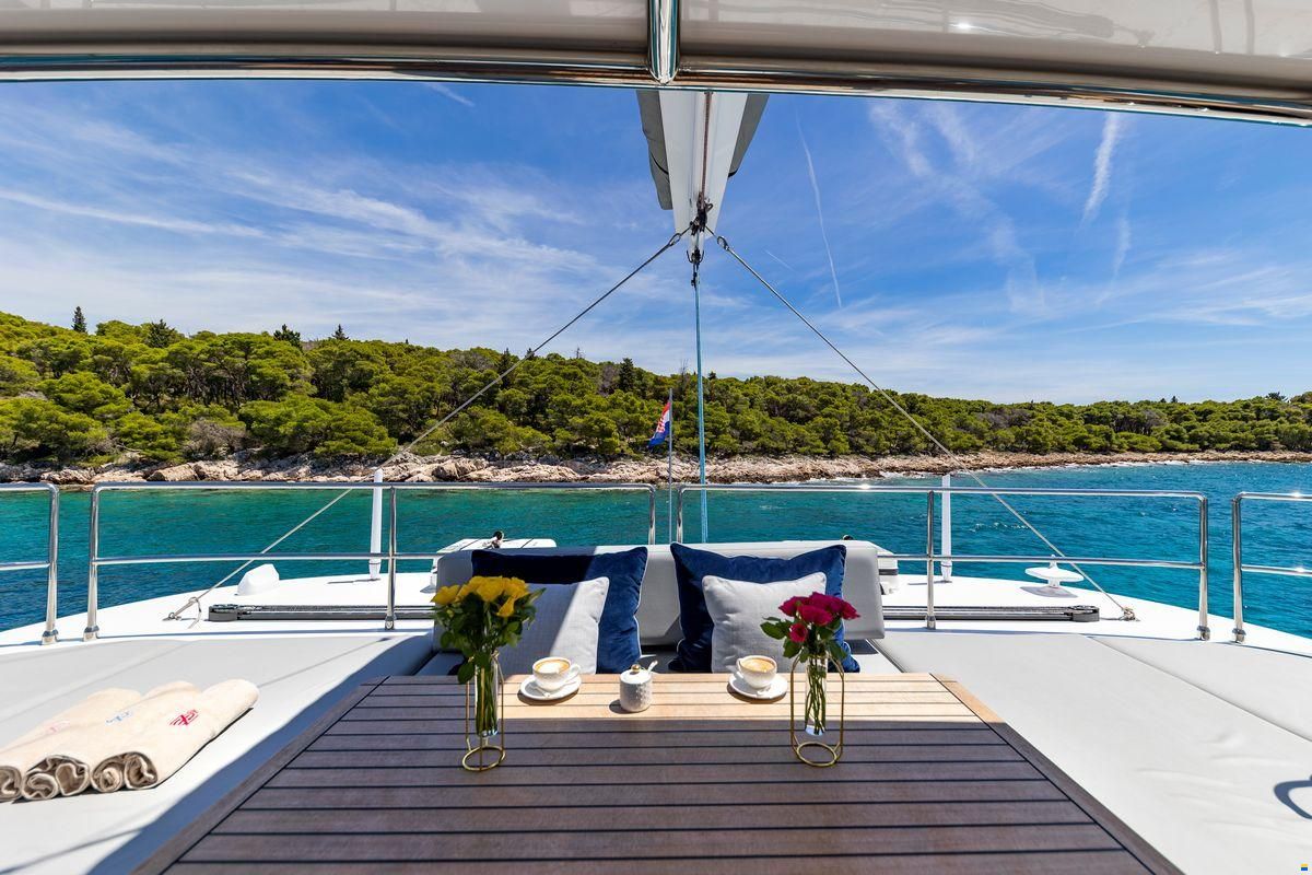 Sunreef 60 SAILING