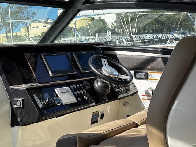 Sea Ray 320
