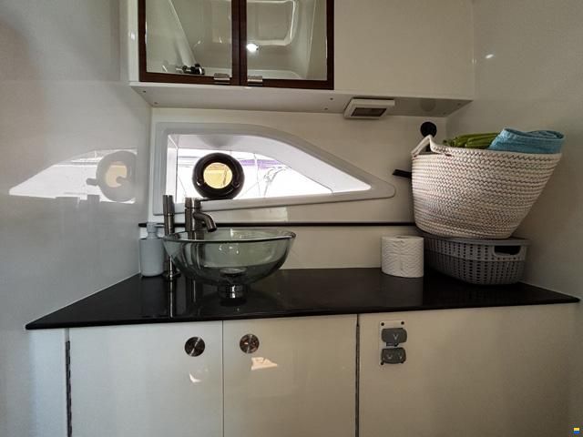 Sea Ray 320