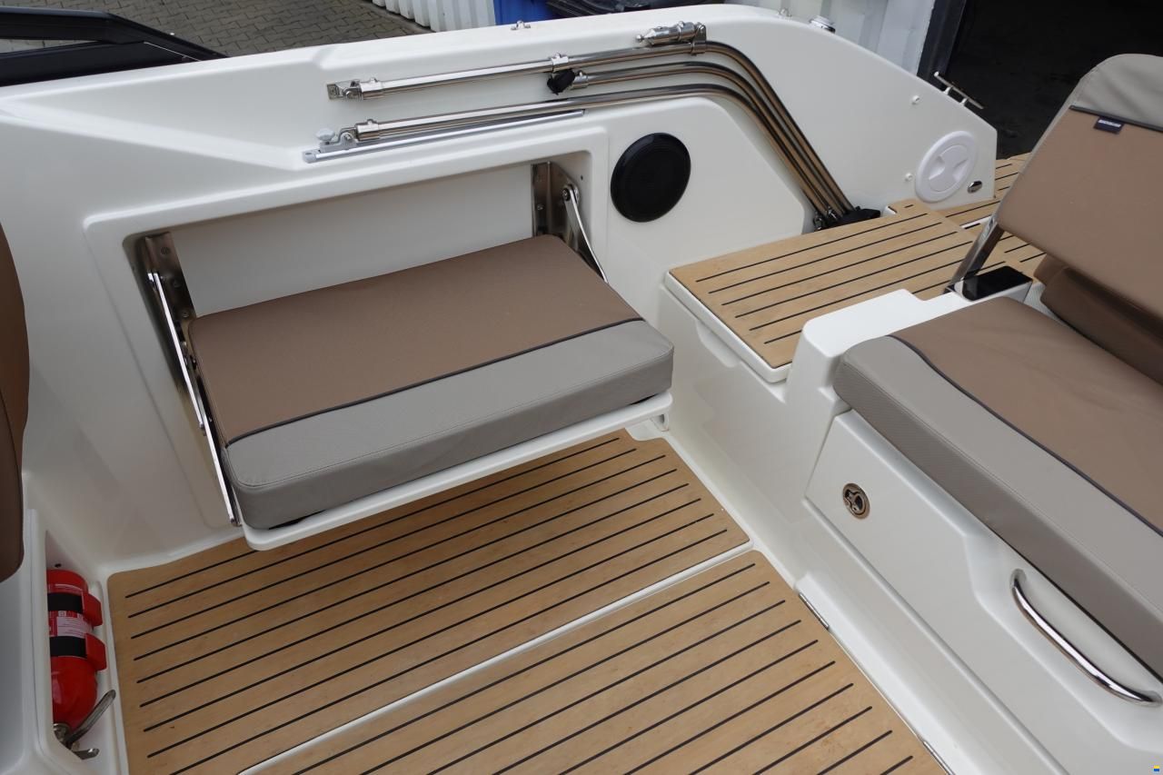 Quicksilver Activ 675 Cruiser inkl. Trailer & Bodens