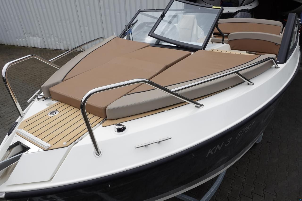 Quicksilver Activ 675 Cruiser inkl. Trailer & Bodens