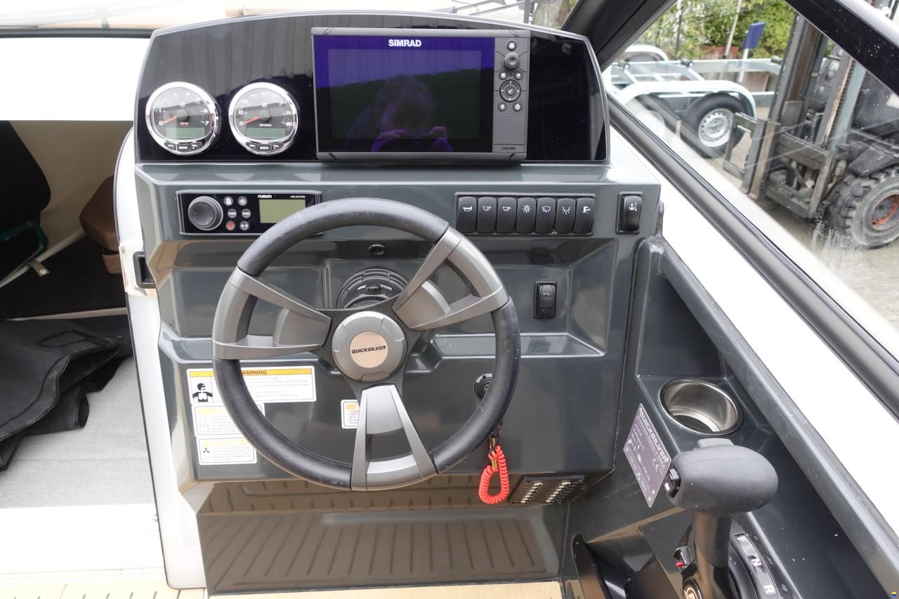 Quicksilver Activ 675 Cruiser inkl. Trailer & Bodens