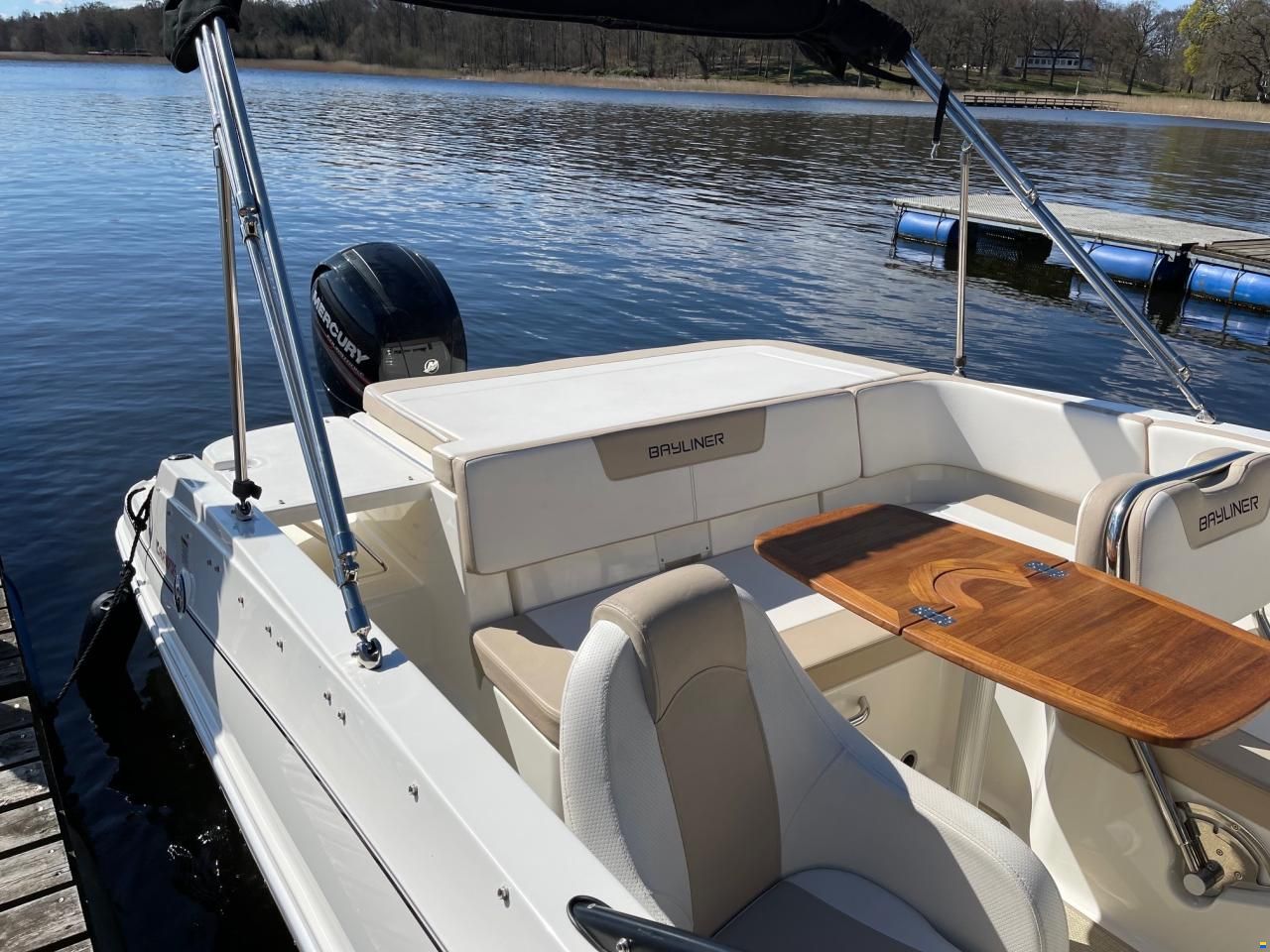 Bayliner VR5