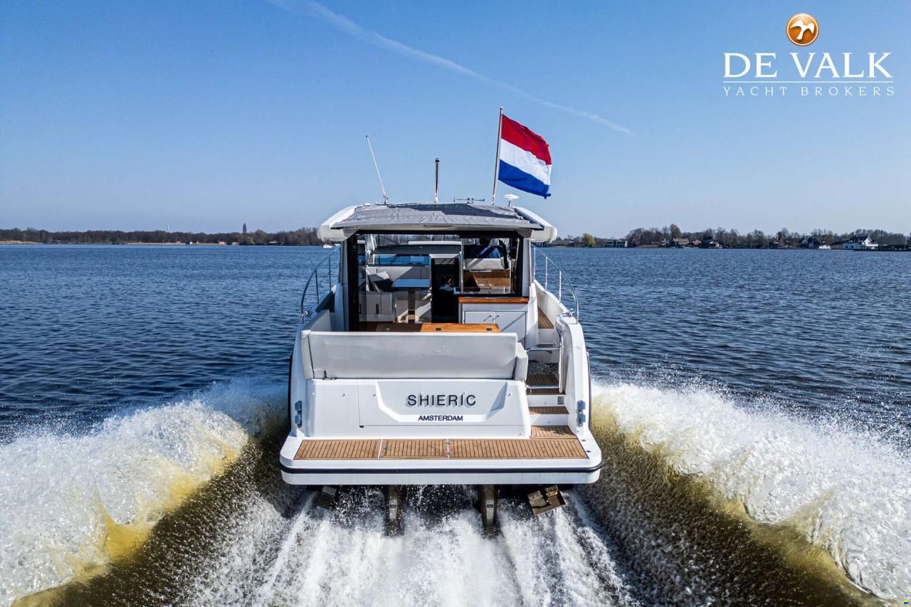 Sealine C390
