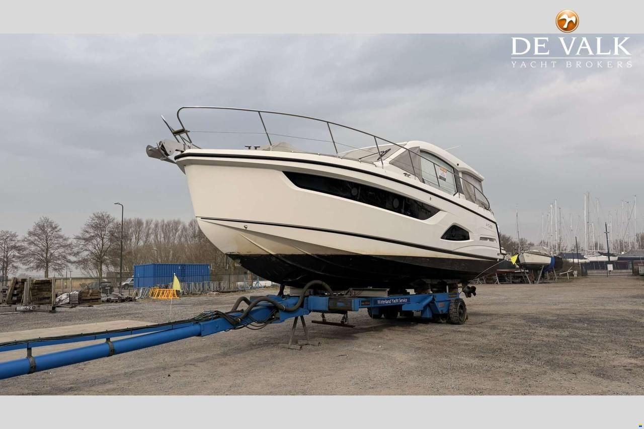 Sealine C390