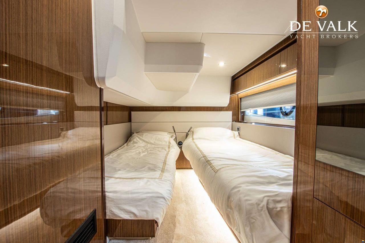 Sealine C390