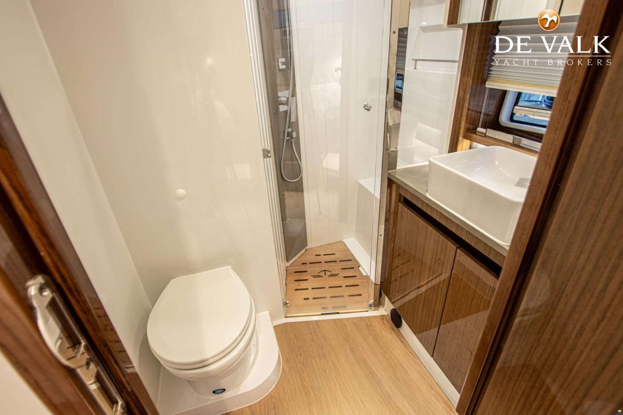 Sealine C390