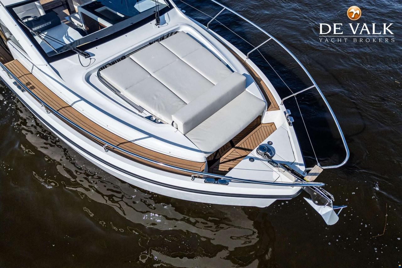 Sealine C390
