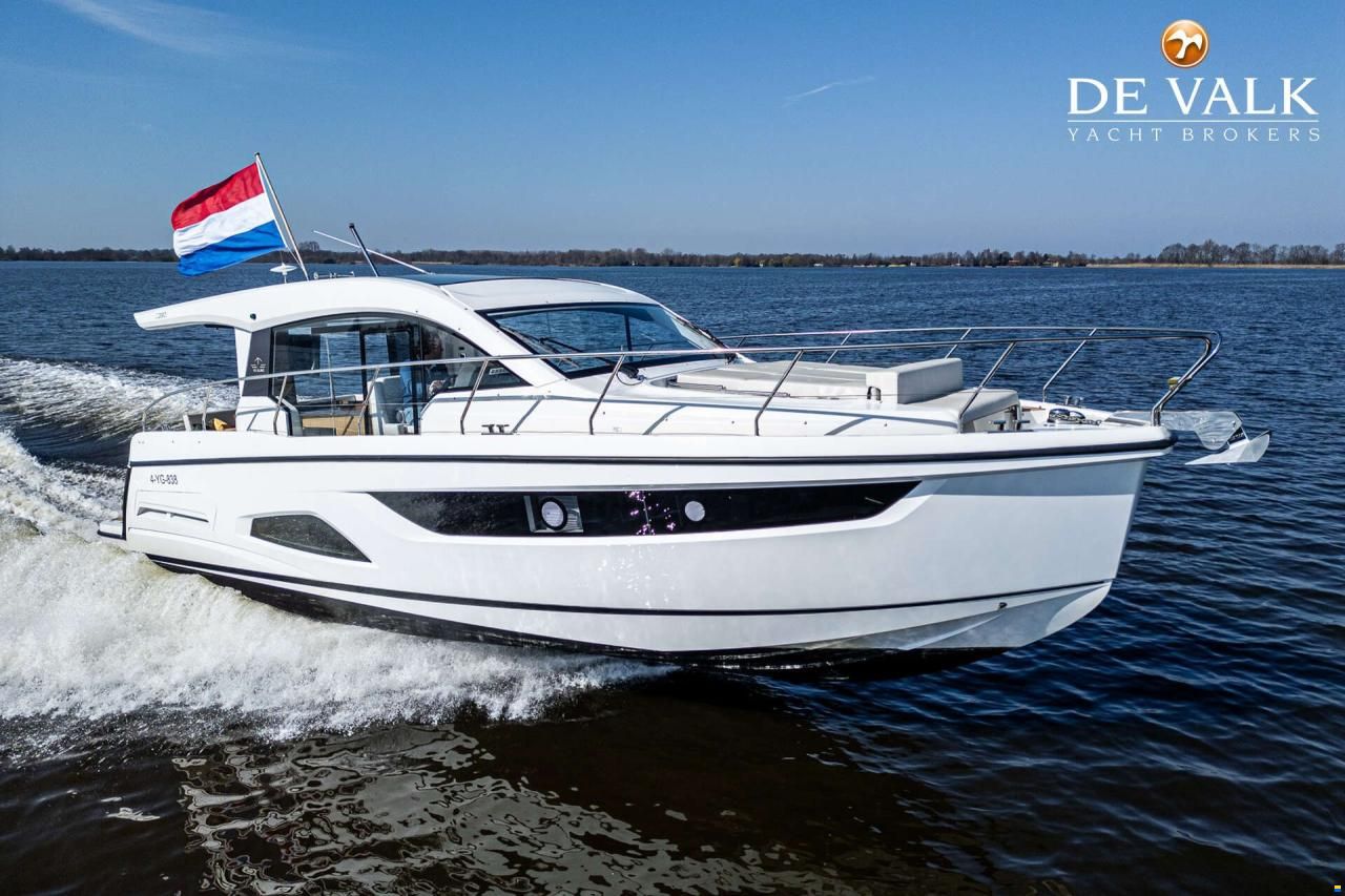 Sealine C390