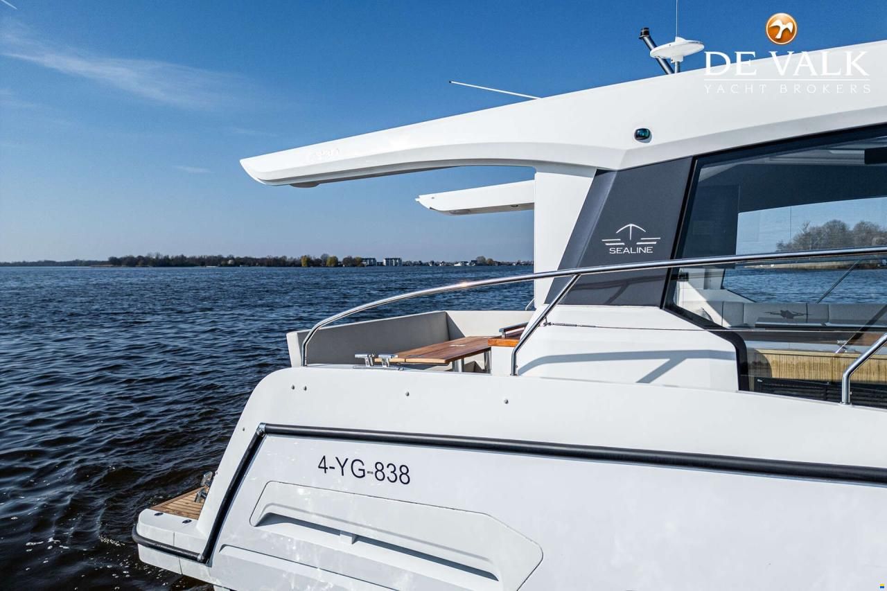 Sealine C390
