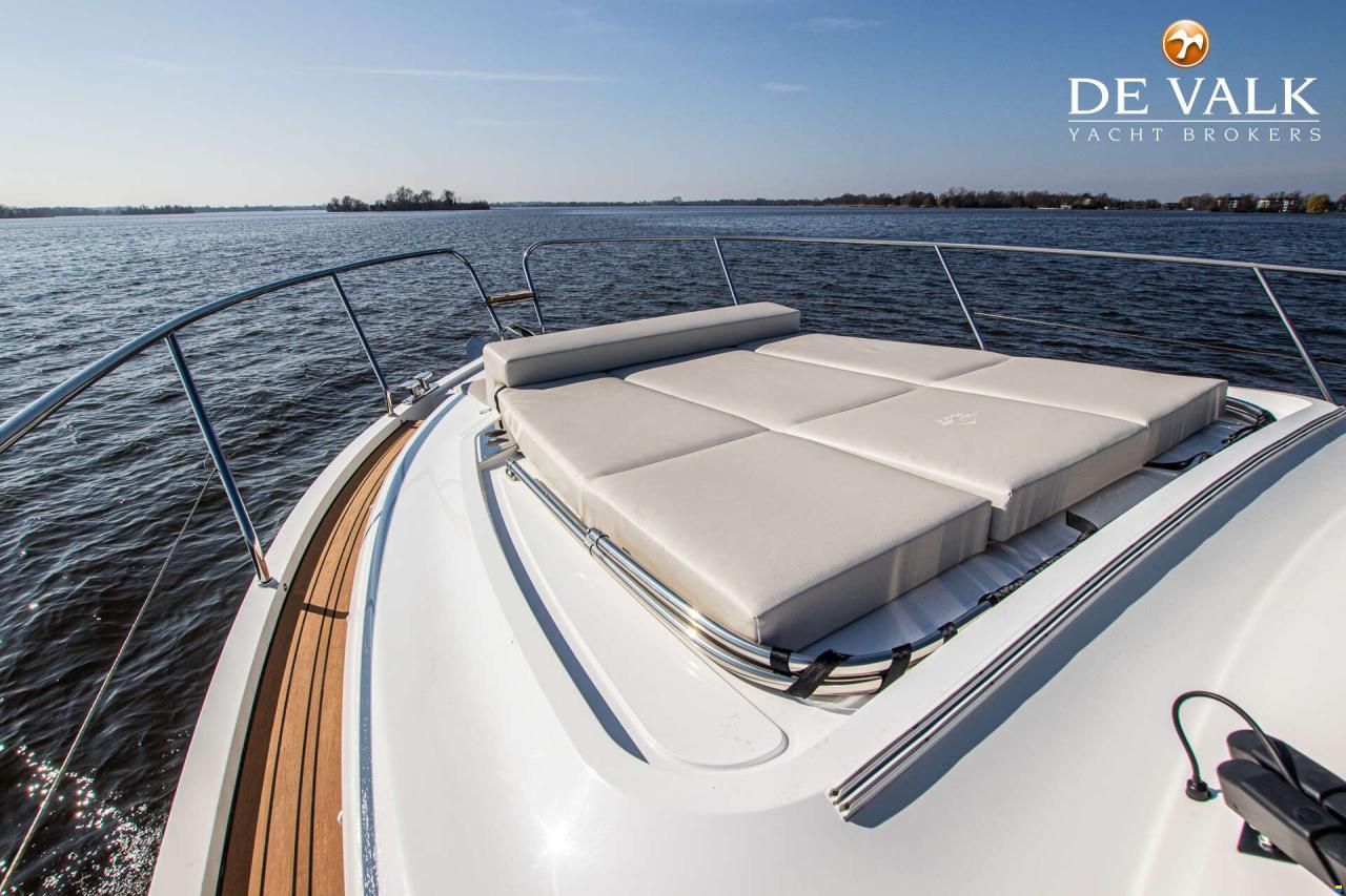 Sealine C390