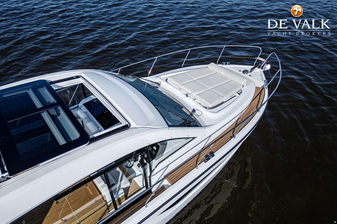 Sealine C390
