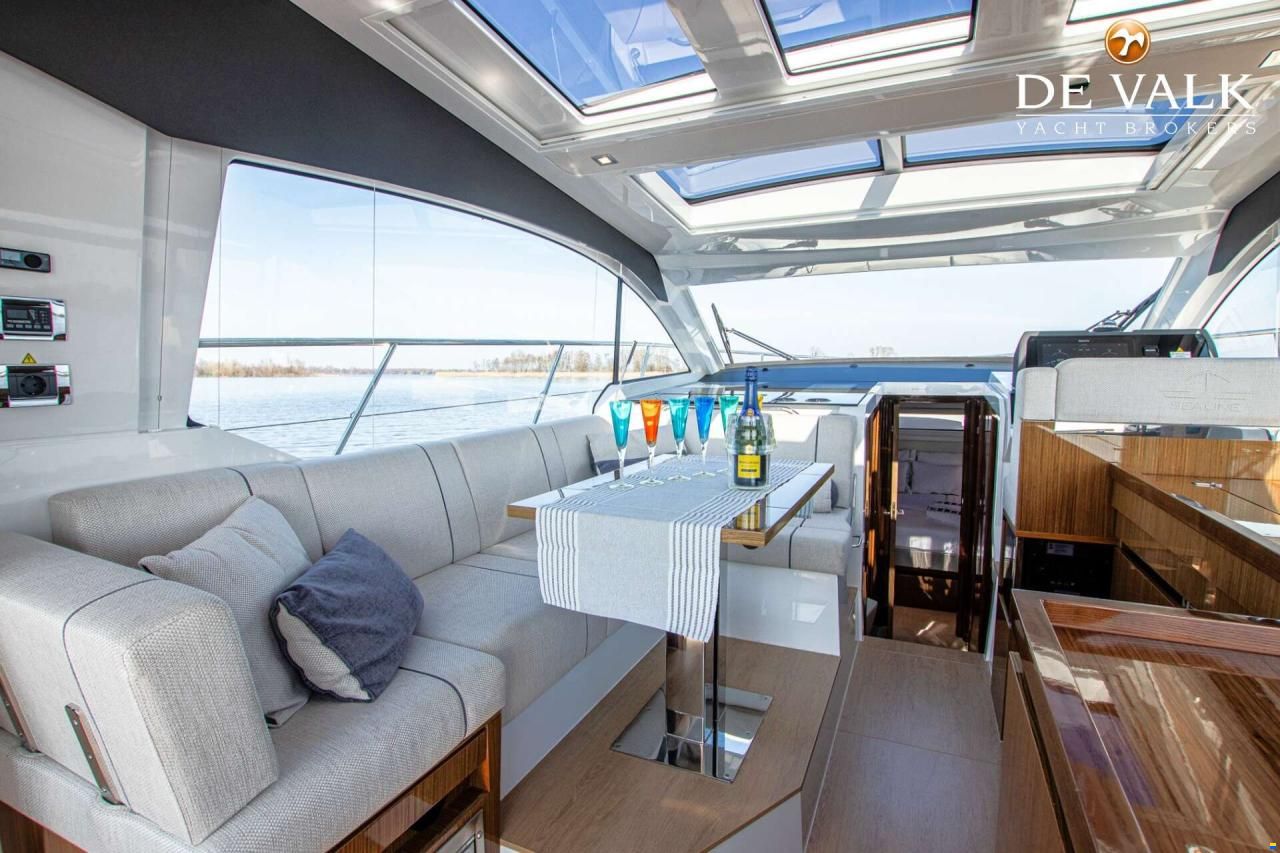 Sealine C390