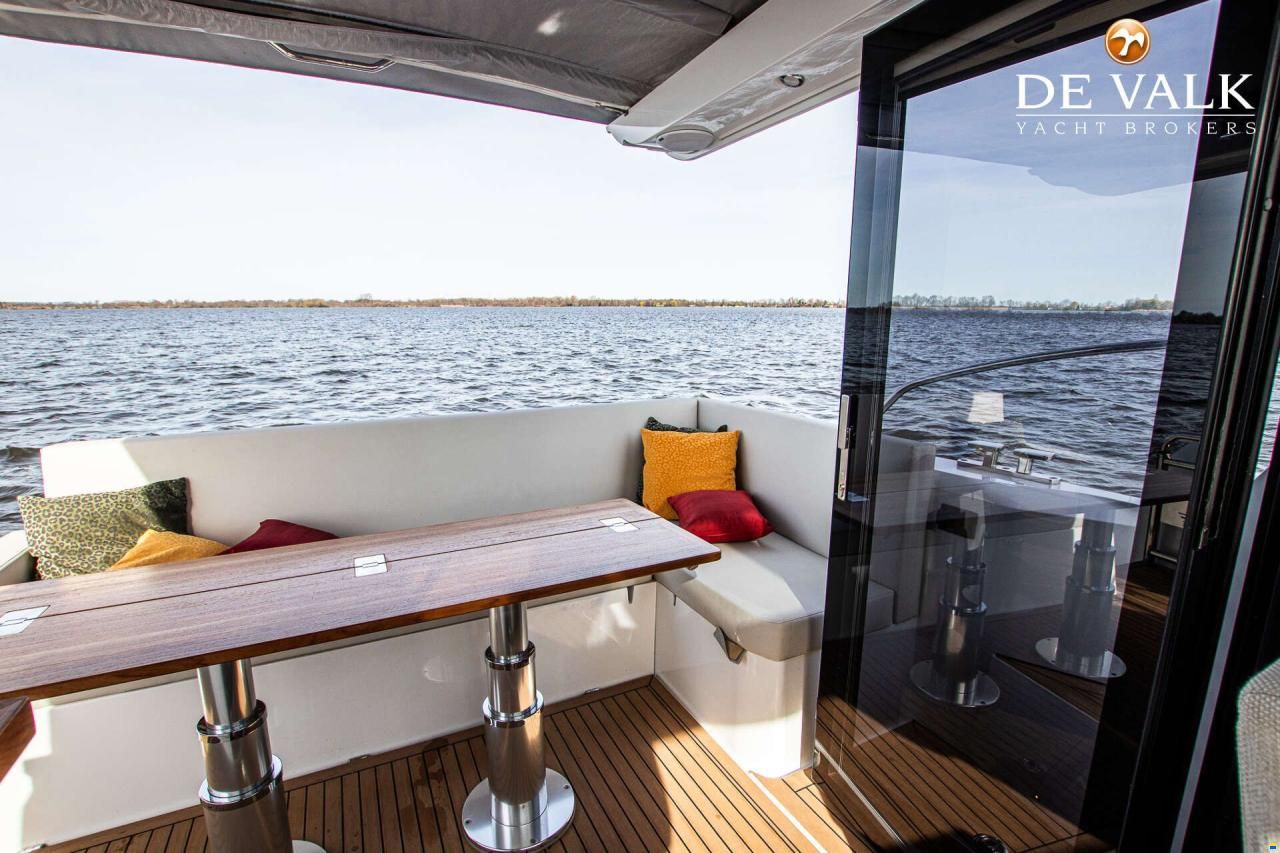 Sealine C390