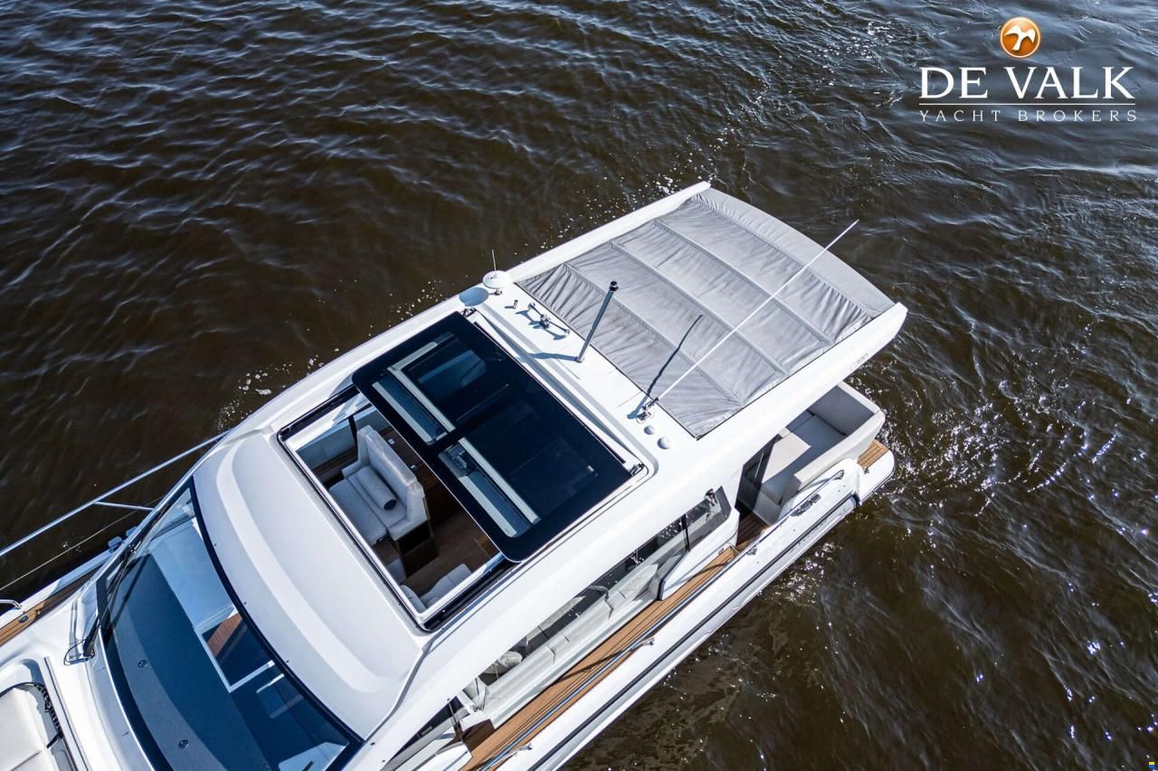 Sealine C390