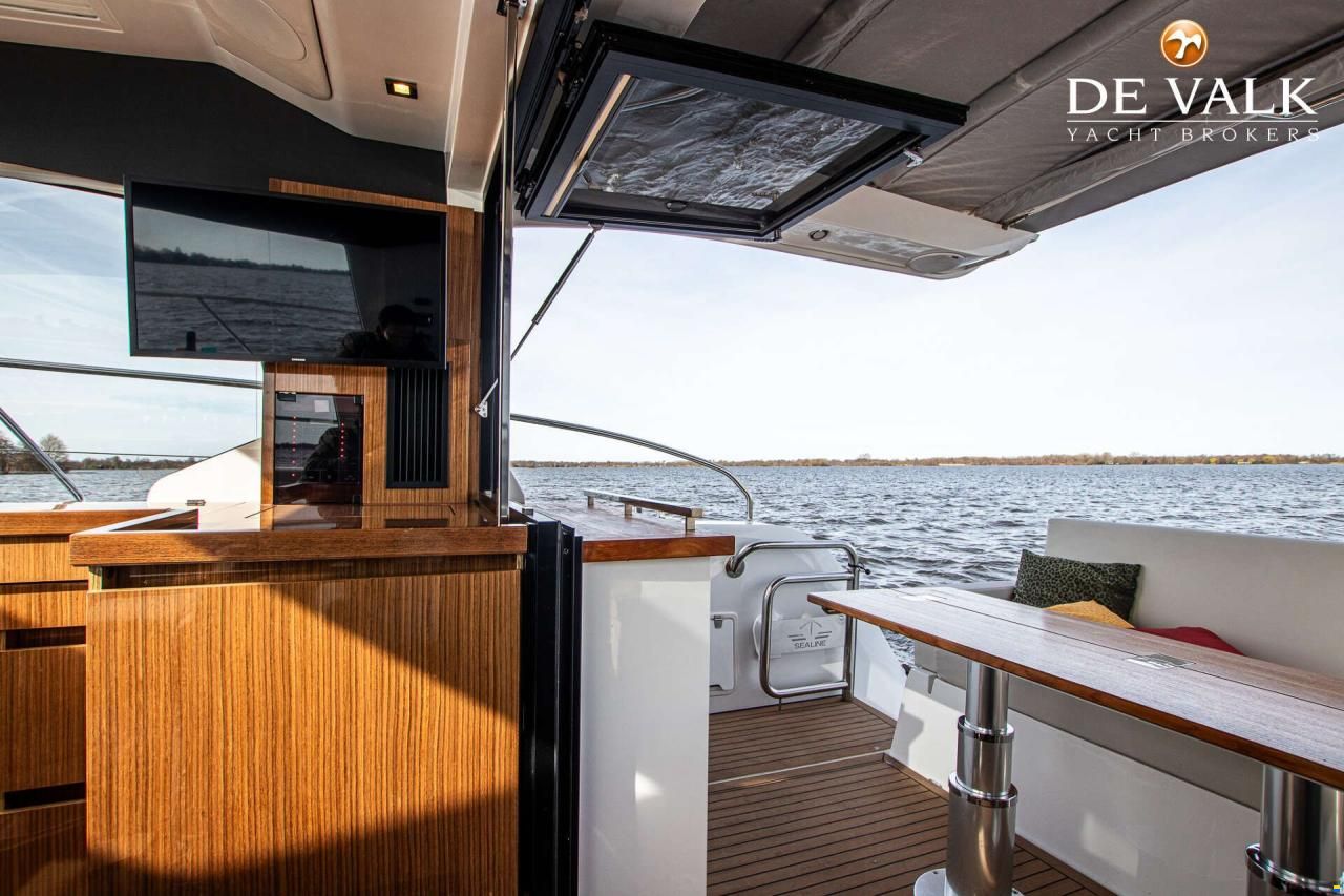 Sealine C390