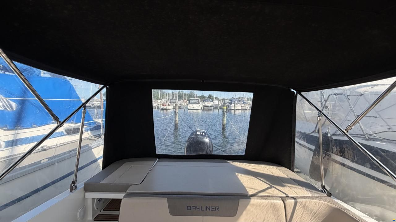 Bayliner VR5 Cuddy