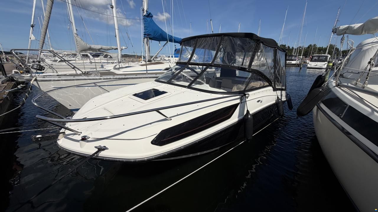 Bayliner VR5 Cuddy