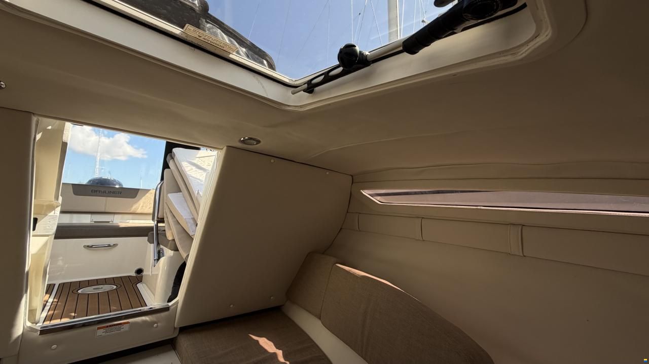 Bayliner VR5 Cuddy