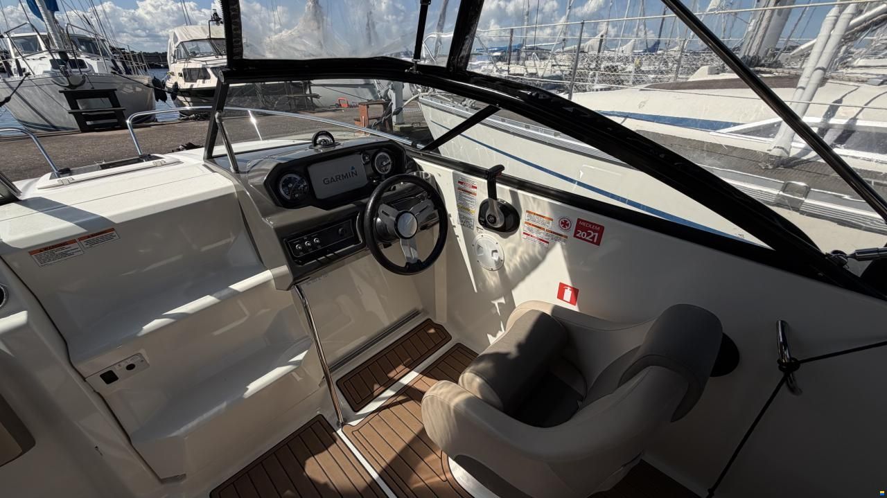 Bayliner VR5 Cuddy