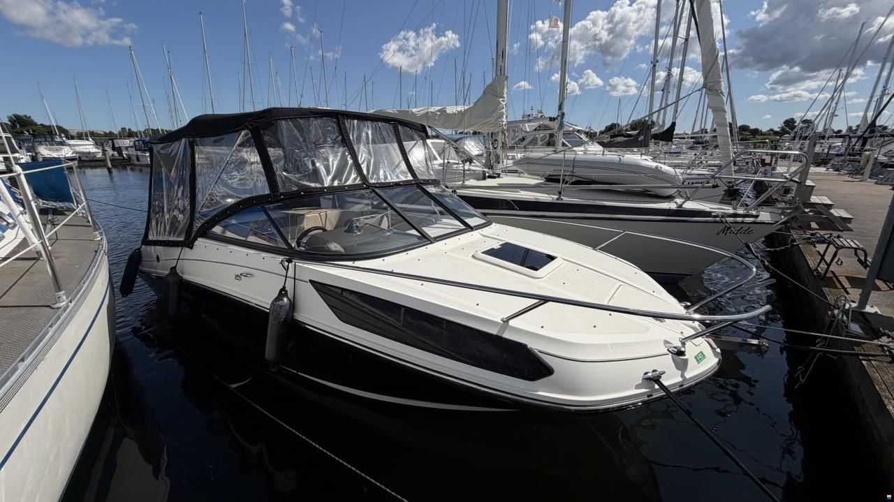 Bayliner VR5 Cuddy