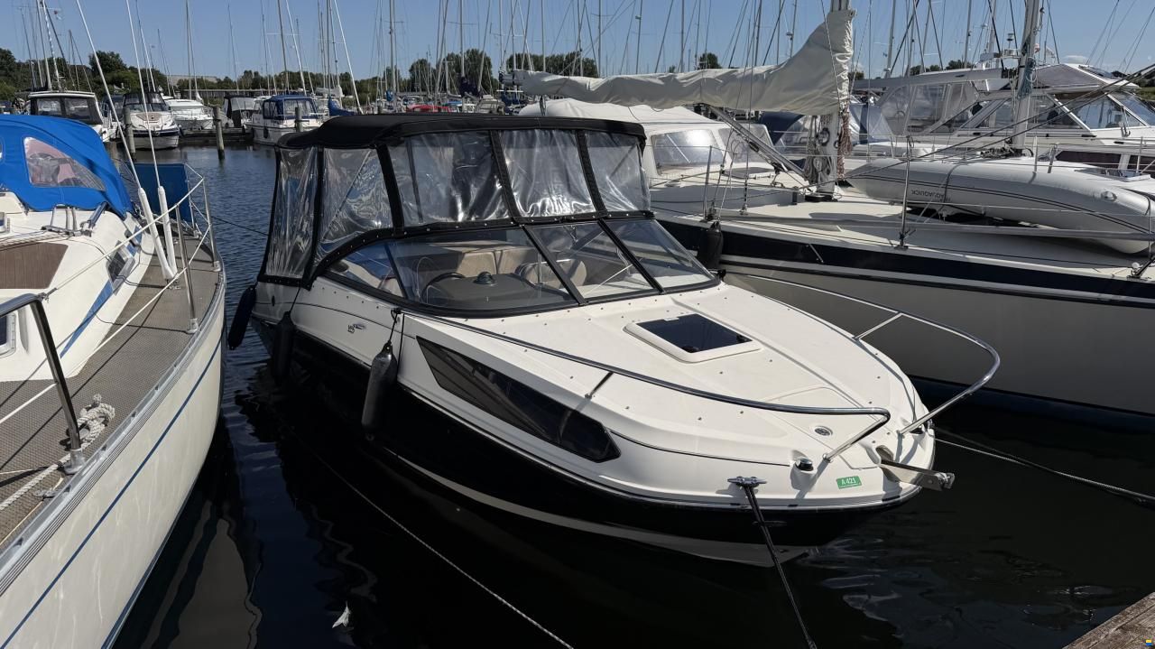 Bayliner VR5 Cuddy