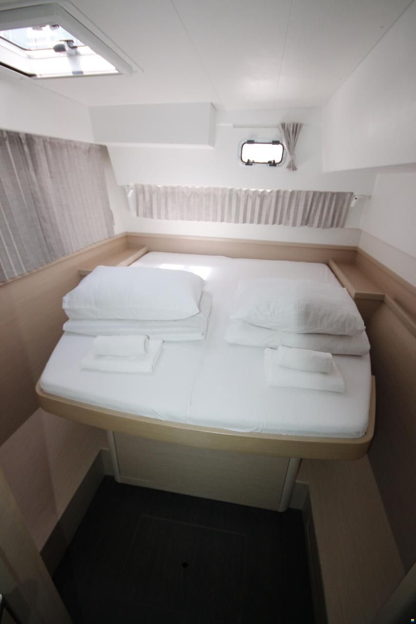Lagoon 42