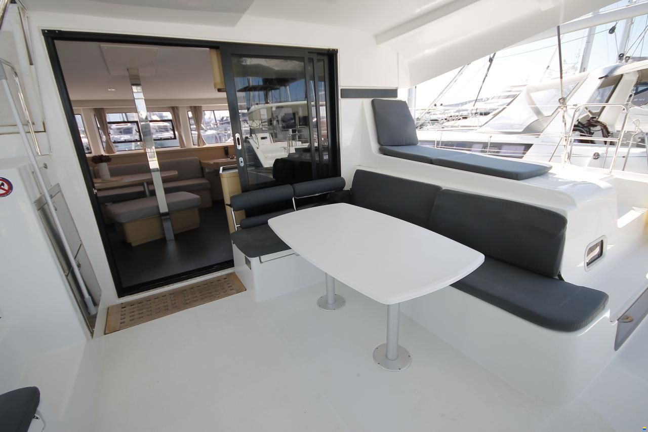 Lagoon 42