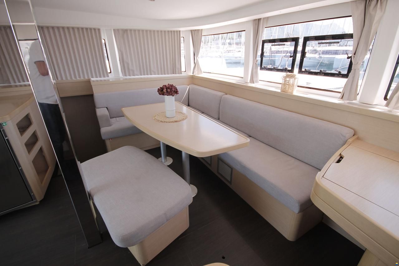Lagoon 42