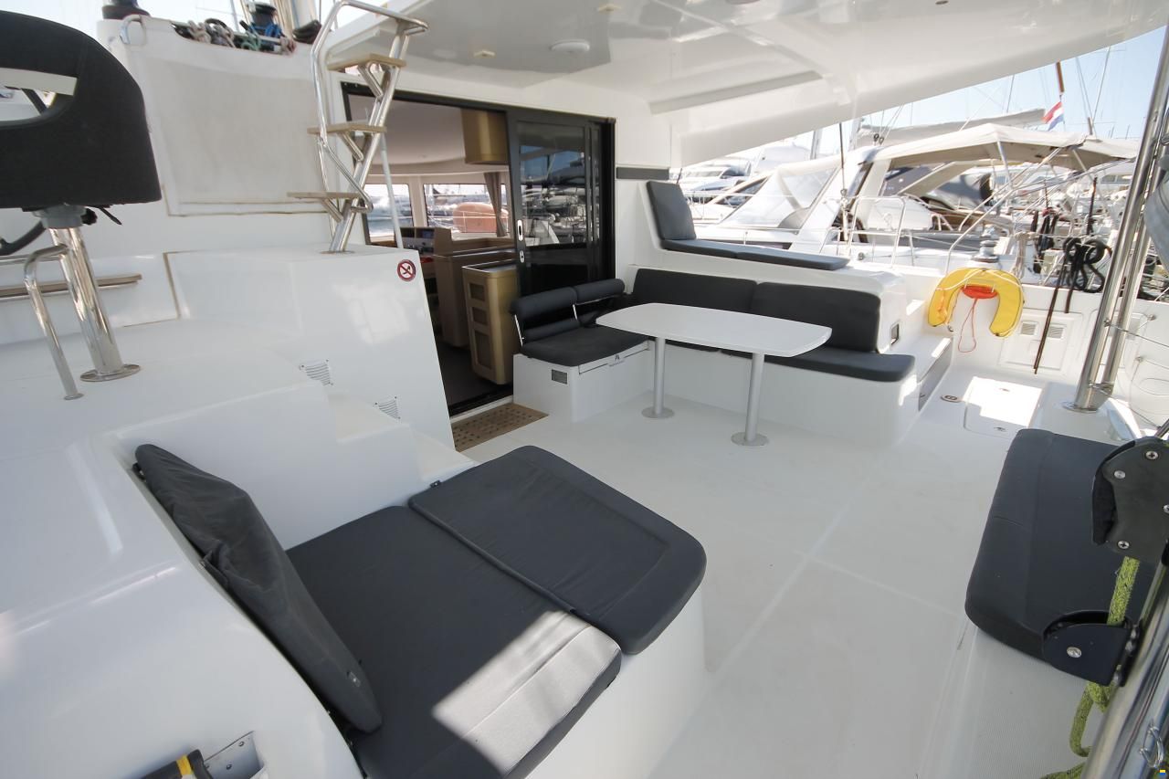 Lagoon 42