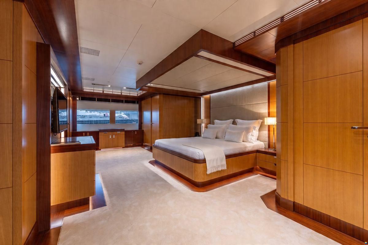 Columbus Yachts 177