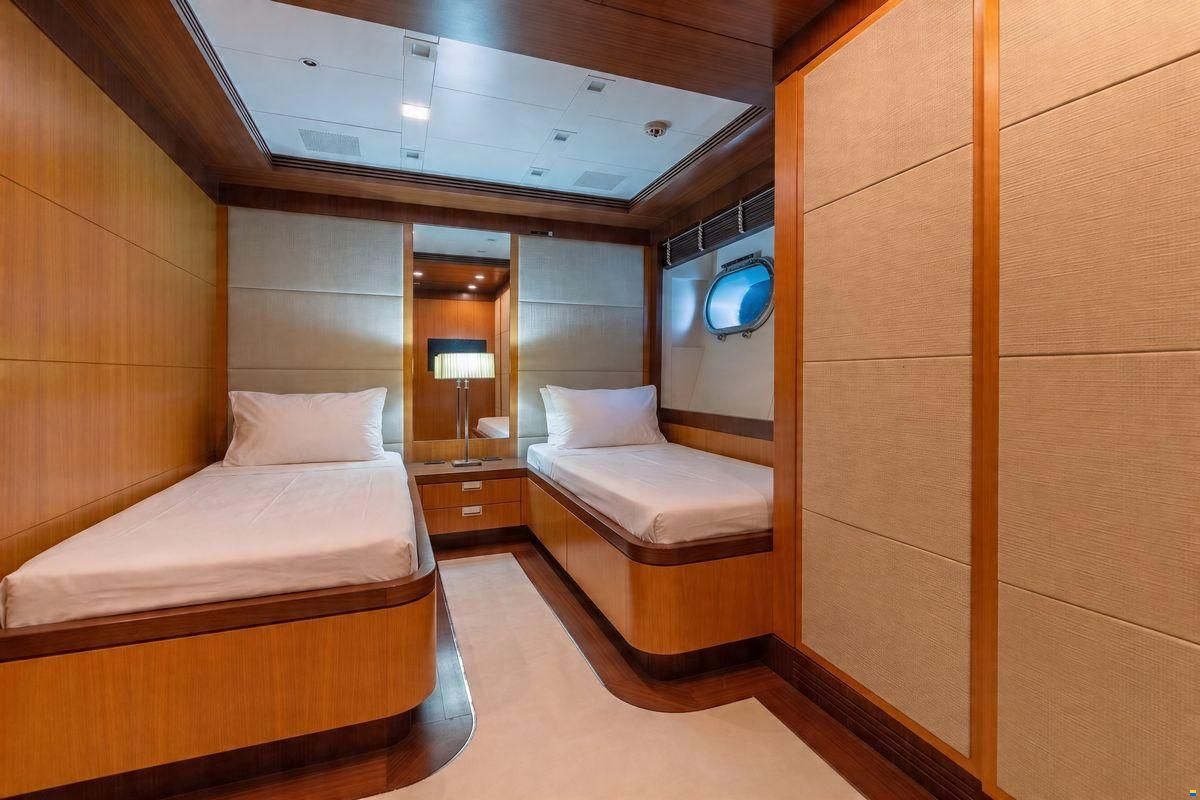 Columbus Yachts 177