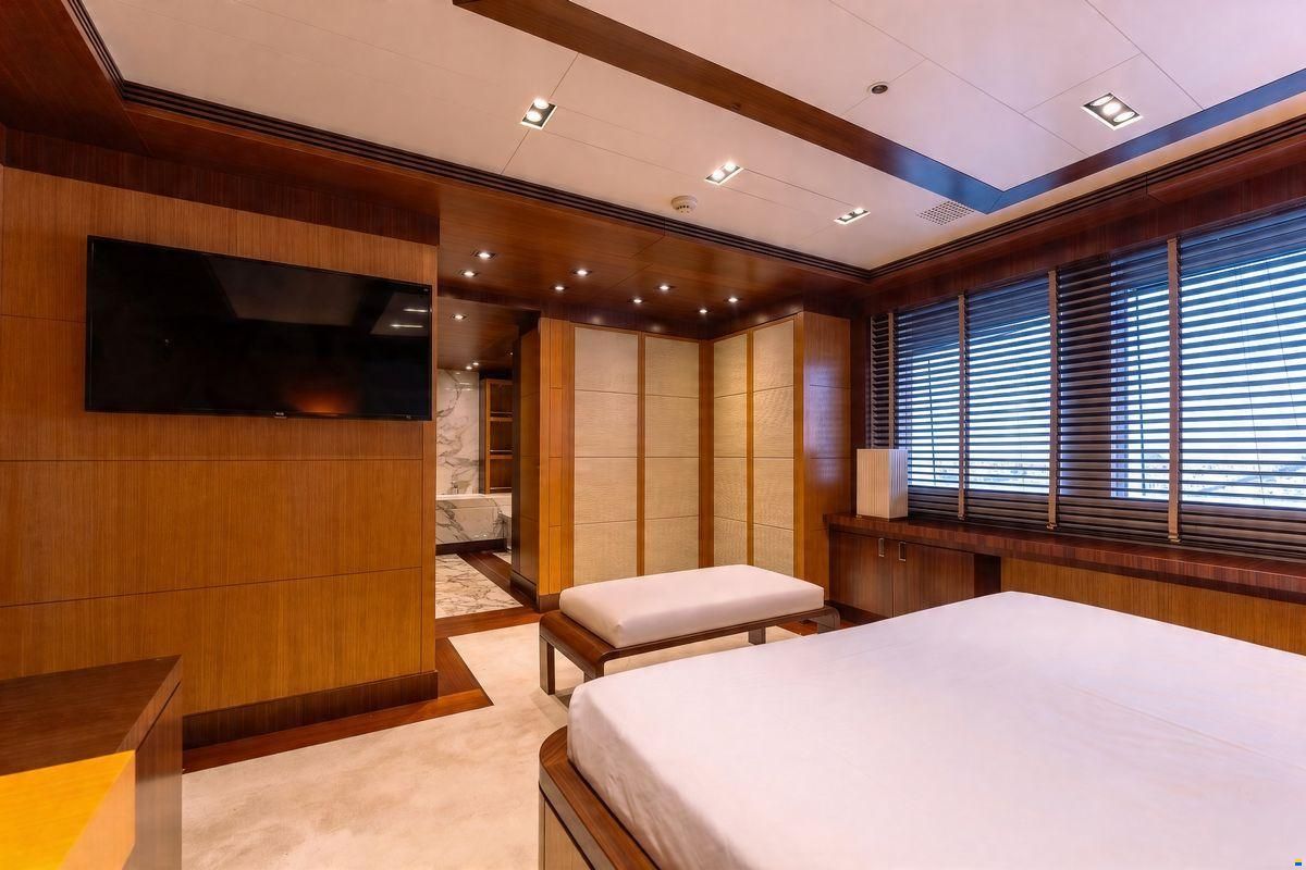 Columbus Yachts 177
