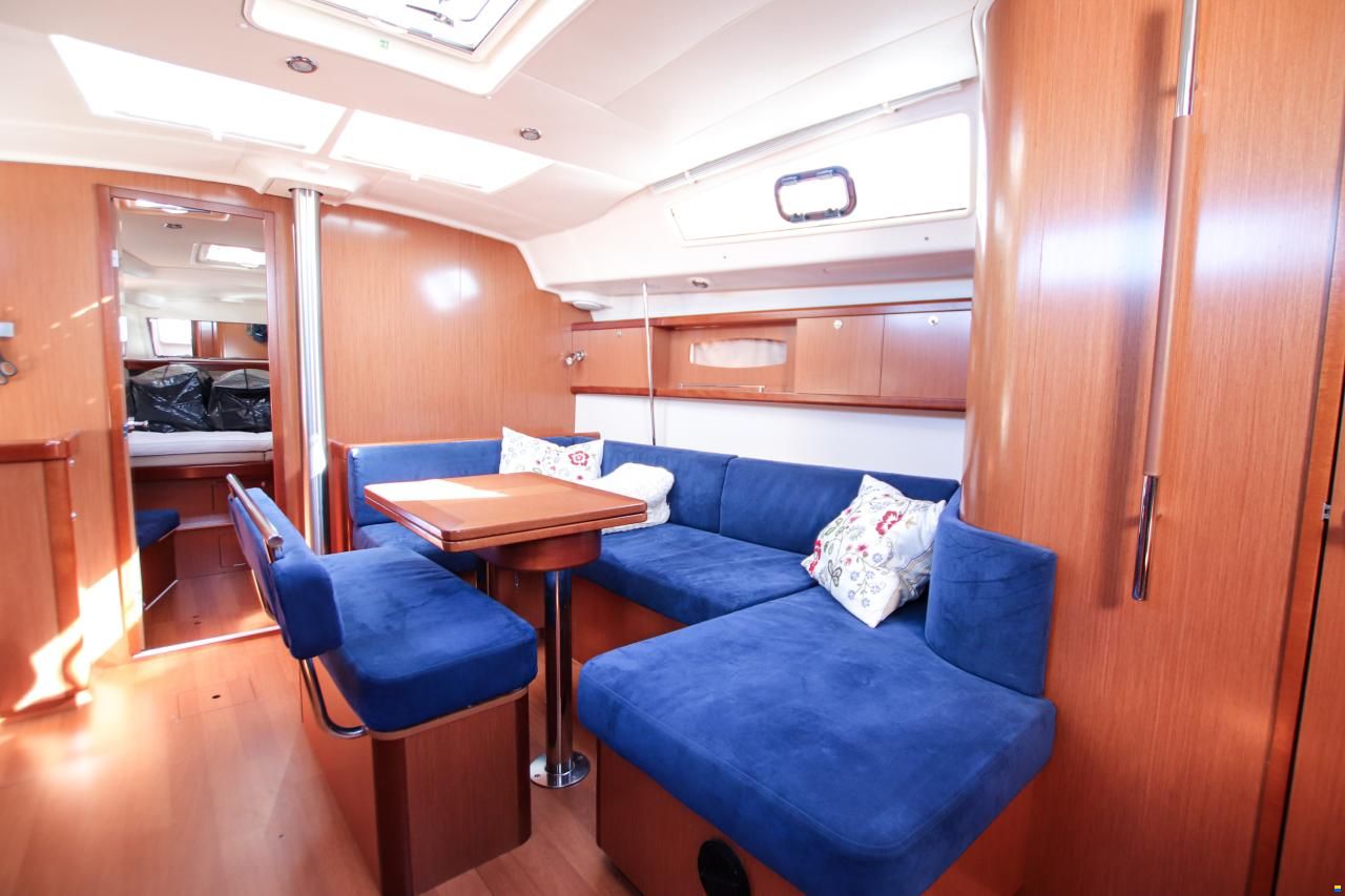 Beneteau Oceanis 43
