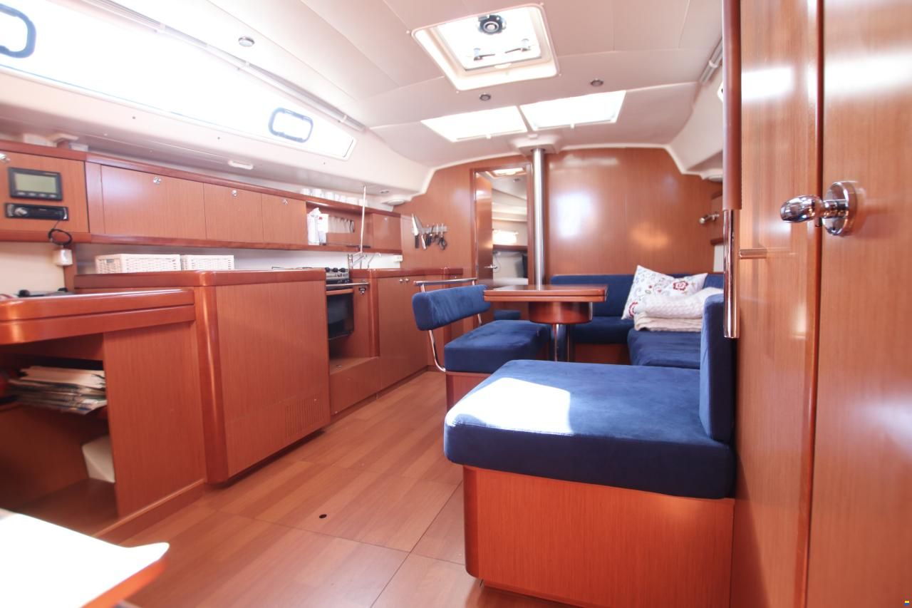 Beneteau Oceanis 43