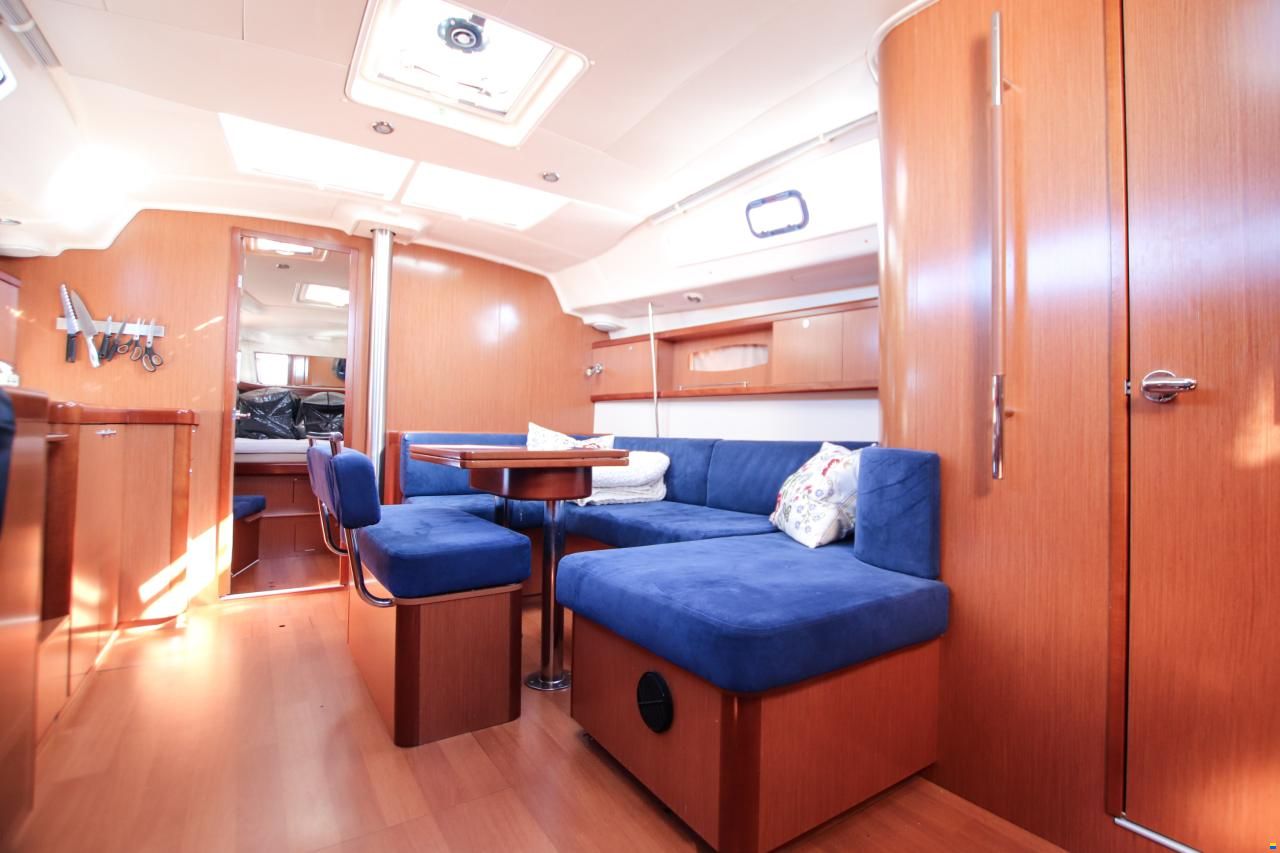 Beneteau Oceanis 43