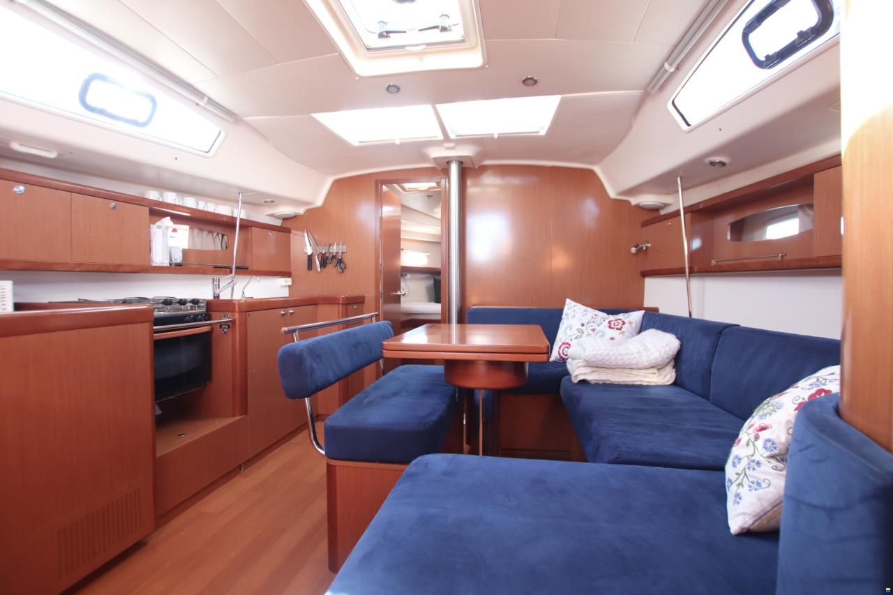 Beneteau Oceanis 43