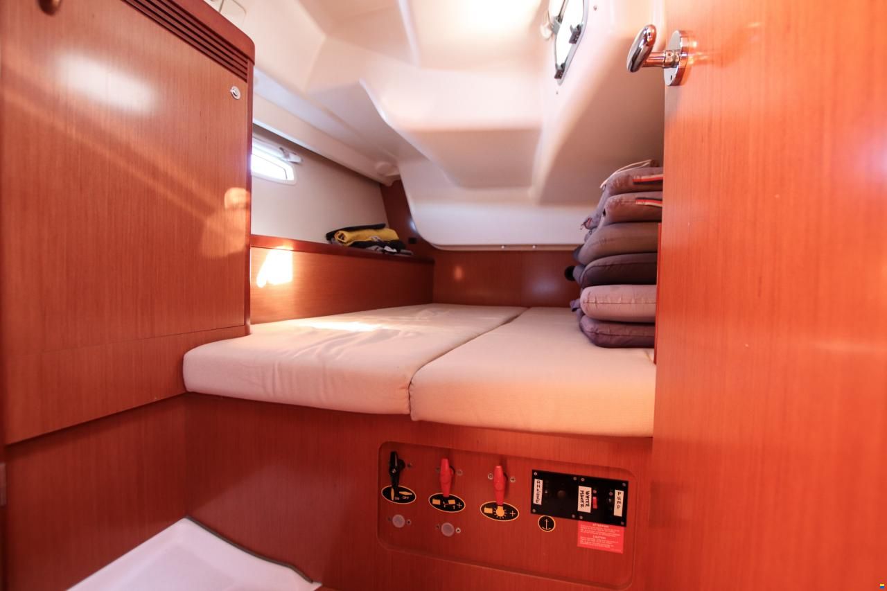 Beneteau Oceanis 43