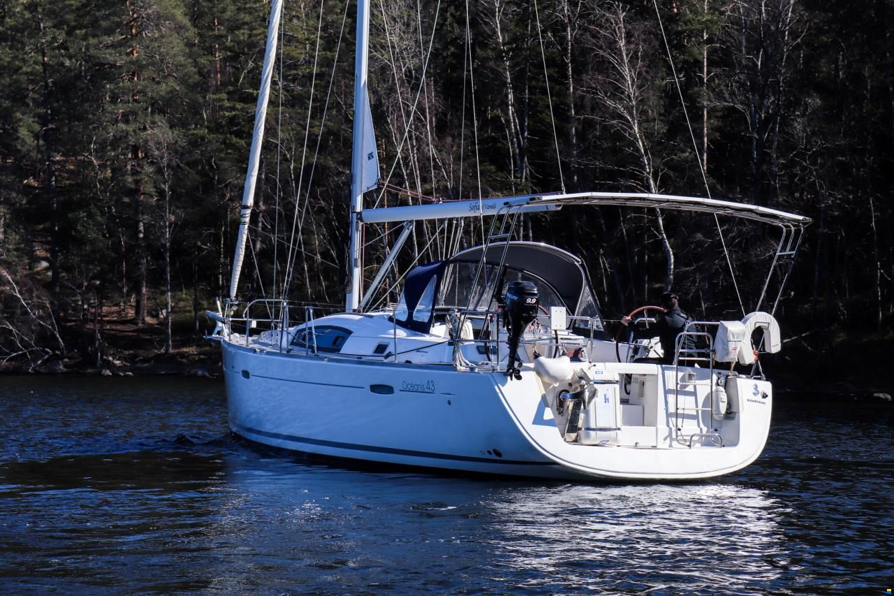 Beneteau Oceanis 43