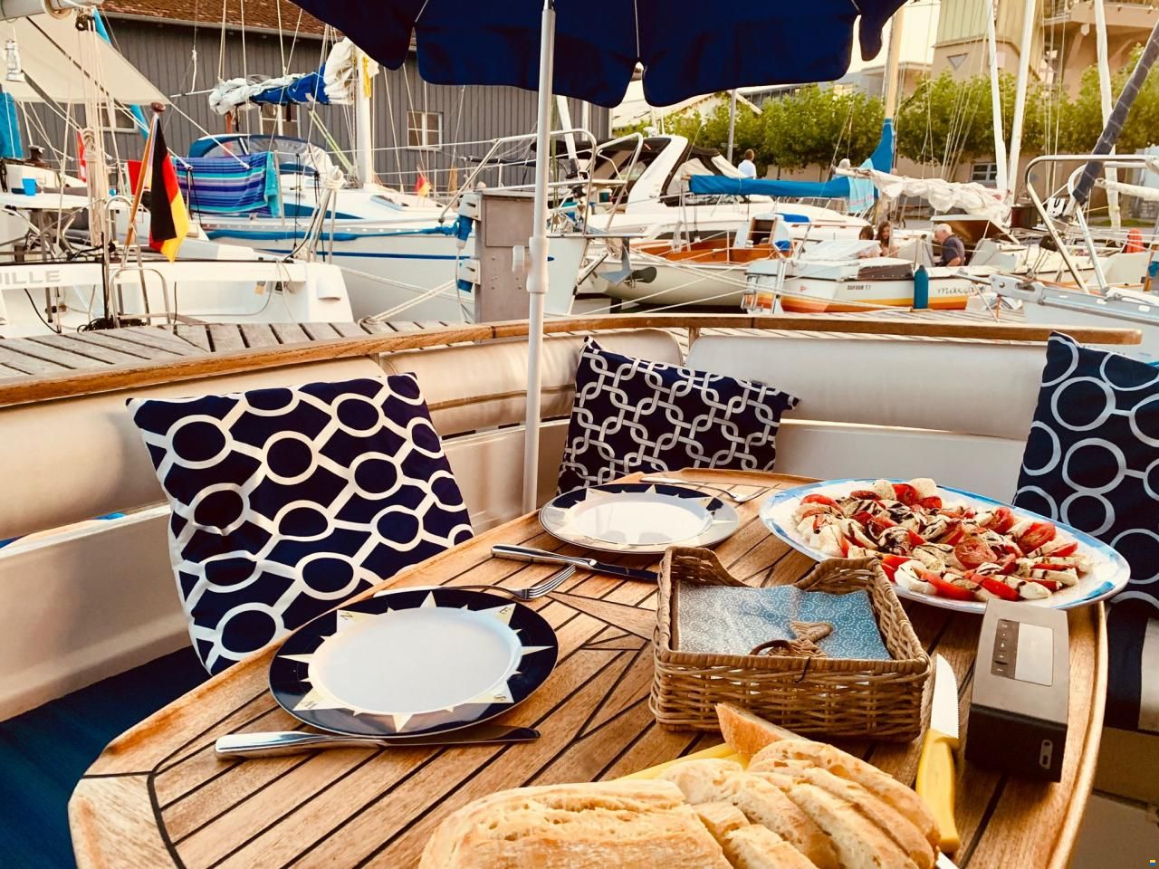 Galeon 330