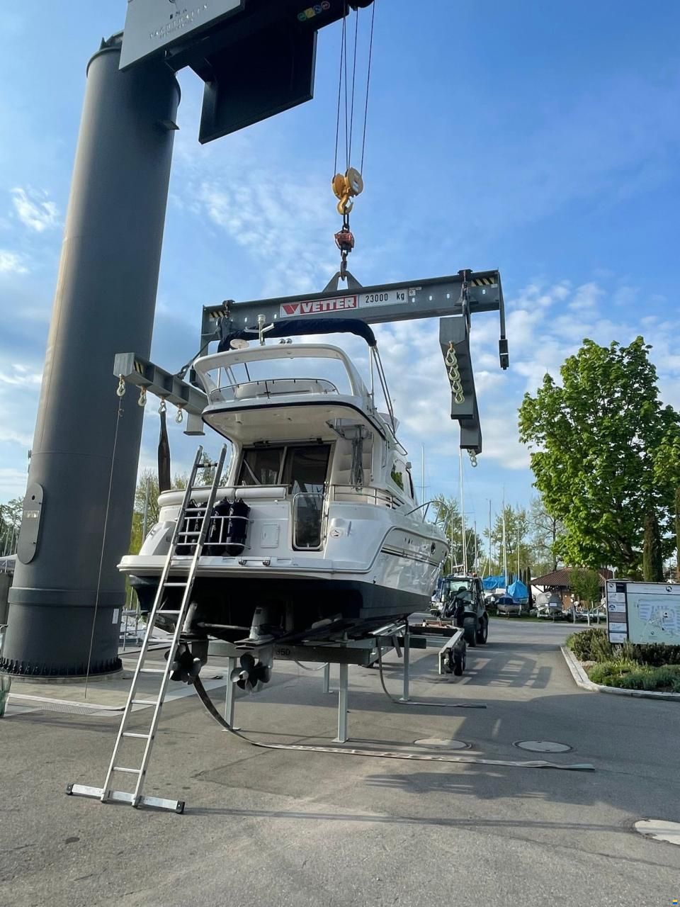Galeon 330