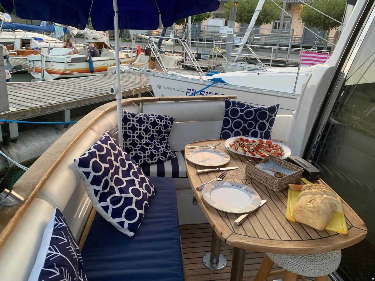 Galeon 330