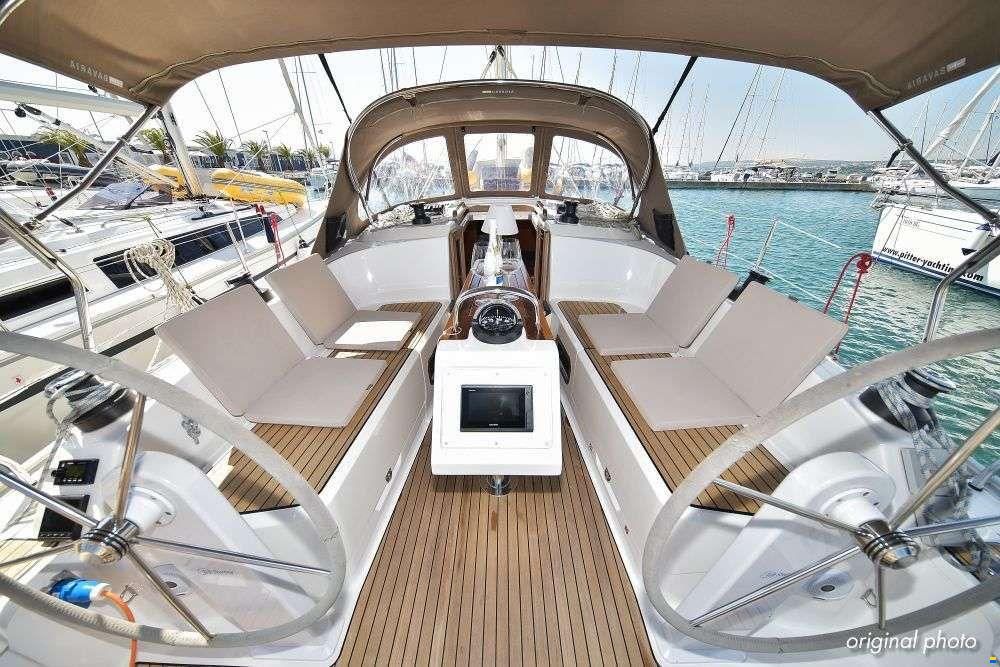 Bavaria 37 CRUISER