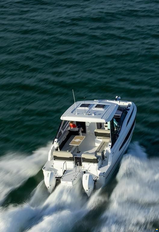 AQUILA 32 Sport