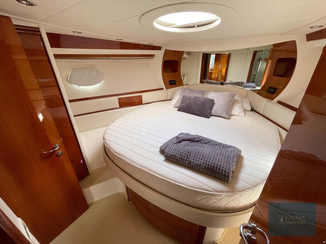 Pershing 50