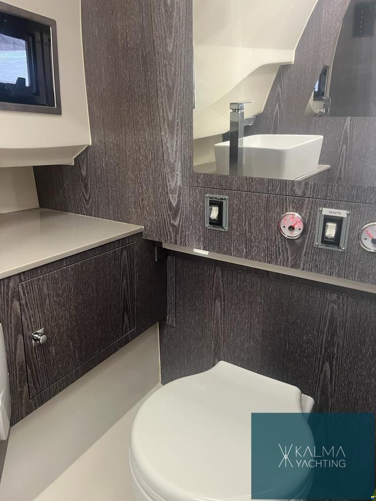 Nuova Jolly Prince 38 Sport Cabin